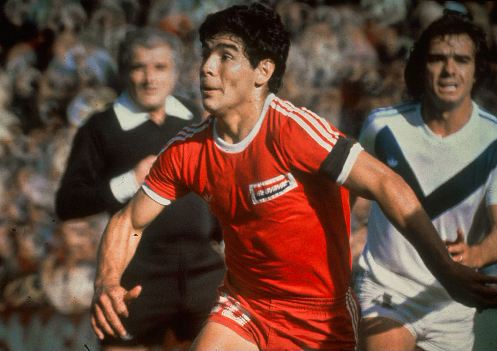 Diego Maradona: Một "huyền thoại" bóng đá lắm tài nhiều tật 2