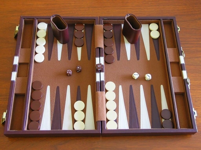 Backgammon là gì? Hướng dẫn cách chơi Backgammon cho người mới 1