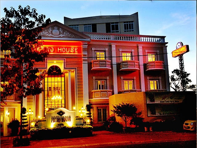 casino khach san petro house