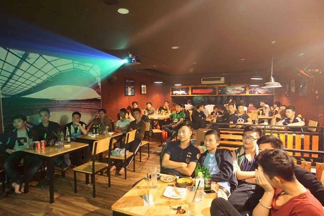 Điểm danh những quán cà phê xem bóng đá ở Hà Nội đẹp nhất 3