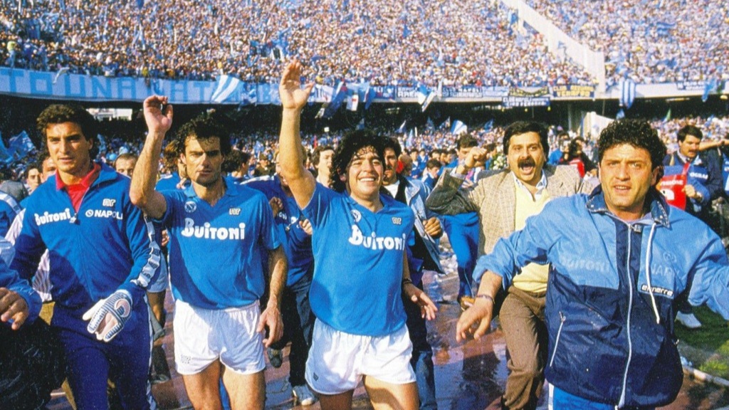 Diego Maradona: Một "huyền thoại" bóng đá lắm tài nhiều tật 4
