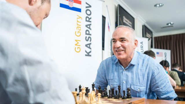 Garry Kimovich Kasparov – Kẻ Thống Trị Cờ Vua Lâu Nhất Lịch Sử 2