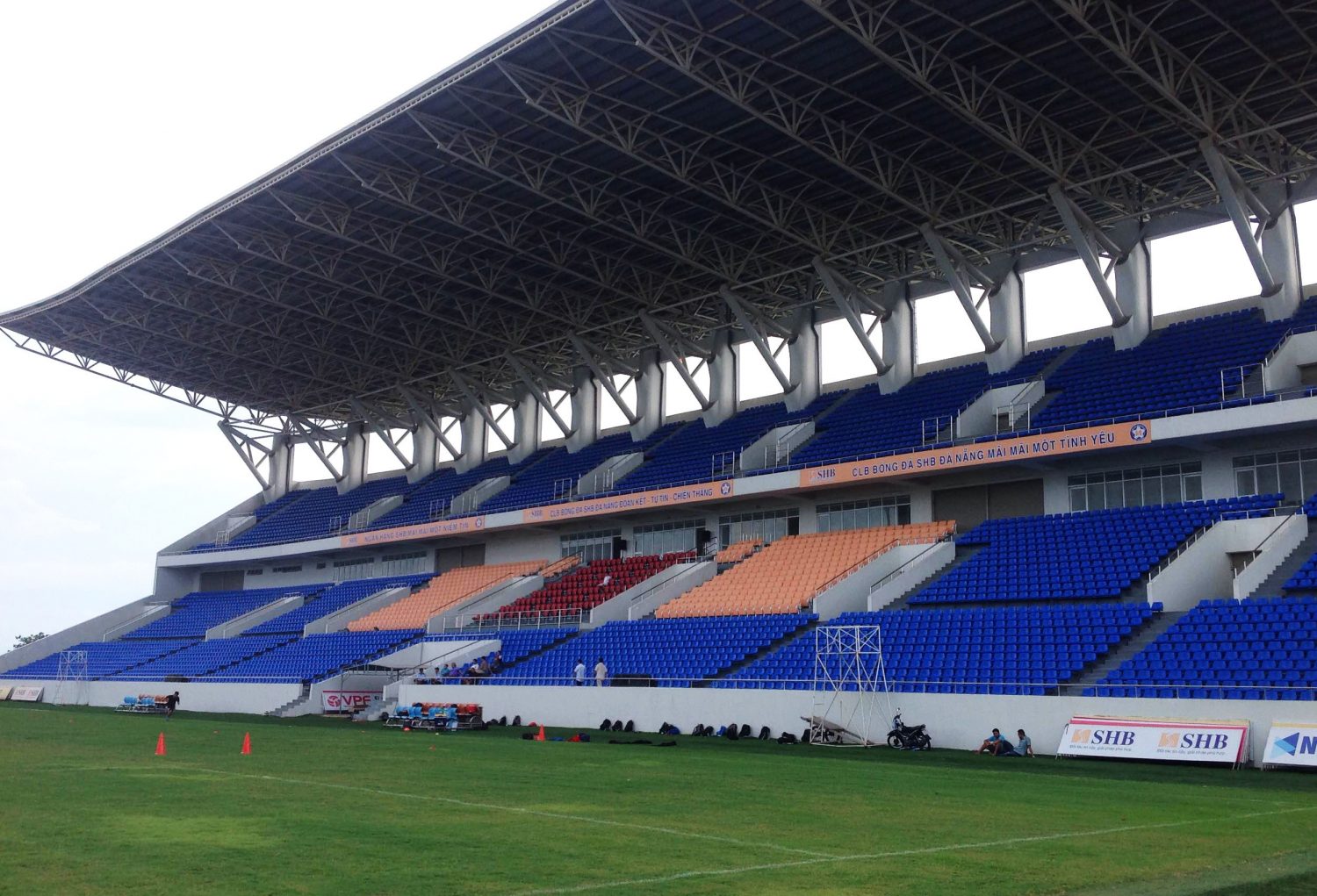 Tìm hiểu Sân bóng đá Hòa Xuân – Sân vận động SHB Đà Nẵng 4