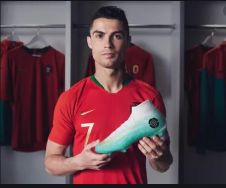 Giày đá bóng Ronaldo - Những đôi giày hàng tỉ đồng 8