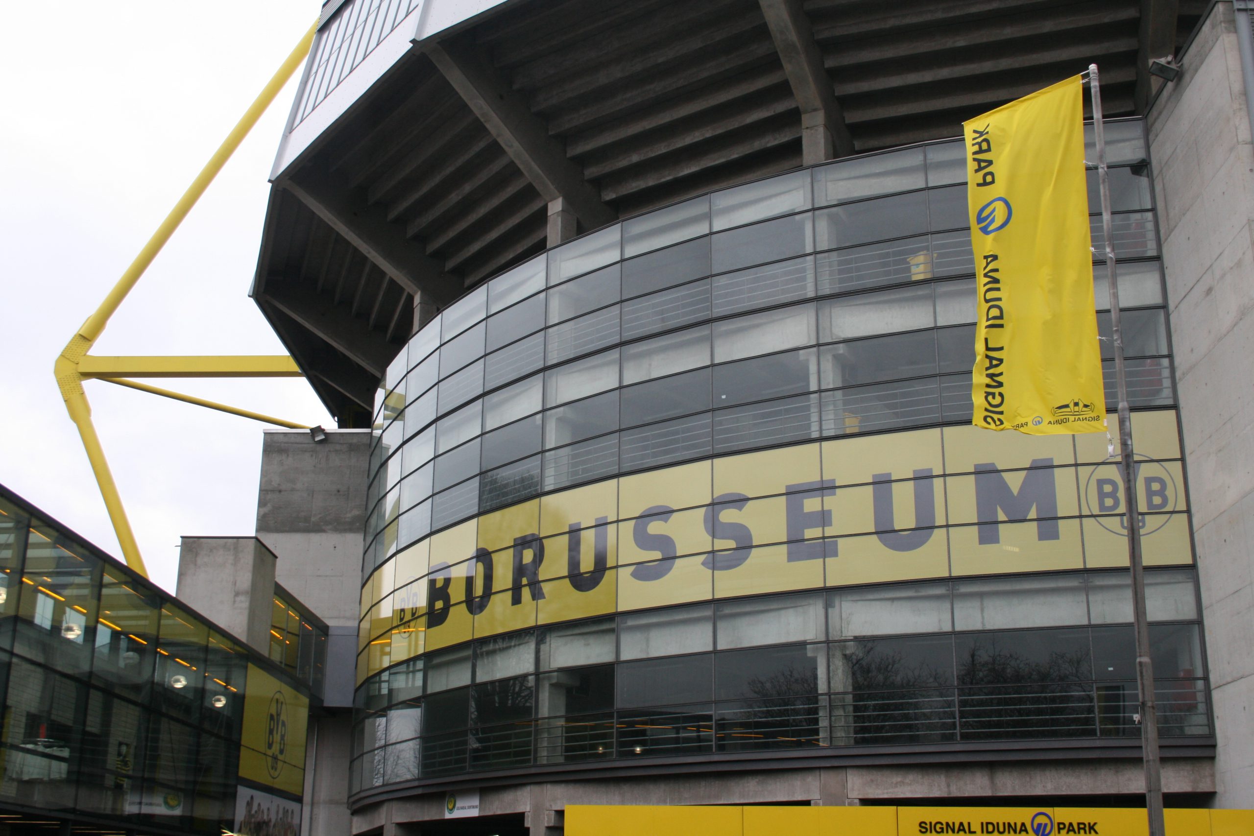 Bảo tàng nằm ở phía Đông của sân Westfalenstadion