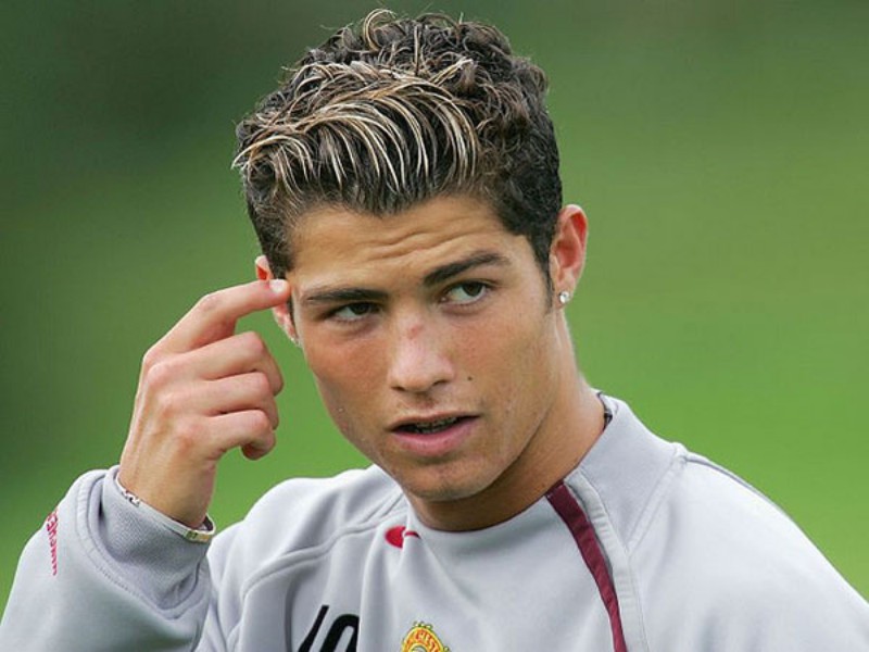 Sự Thay Đổi Kiểu Tóc Của Ronaldo Qua Từng Thời Kỳ 11