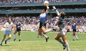 Maradona ghi bàn thắng bằng tay - "Bàn tay của Chúa" 66